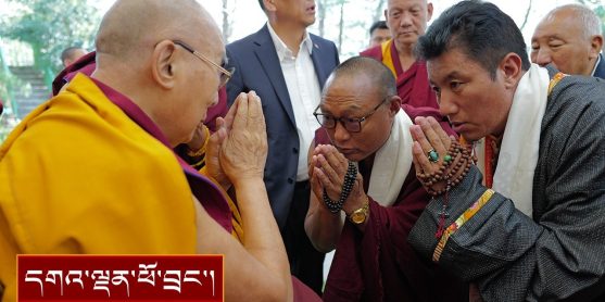 མདོ་ཁམས་ཆུ་བཞི་སྒང་དྲུག་གི་ཚོགས་མི་རྣམས་ཀྱིས་གཙོས་མཇལ་བཅར་བ་ ༤༠༠ ལྷག་ལ་མཇལ་ཁ།