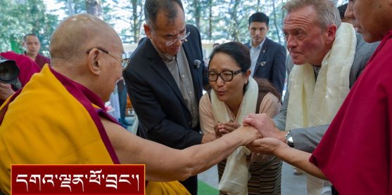 ཐེག་ཆེན་འཛིན་སྐྱོང་ལྷན་ཚོགས་ཀྱི་ཚོགས་མི་དང་། ནོར་ཝེ་བོད་ཀྱི་རླུང་འཕྲིན་ཁང་གི་ལས་བྱེད་སོགས་ལ་མཇལ་ཁ།