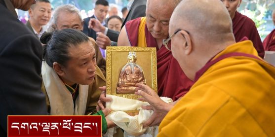 བོད་ཁྱིམ་སློབ་གྲྭའི་སྦྱིན་བདག་དང་། ནོར་གླིང་དང་བལ་ཡུལ་ལྷ་མོ་ཚོགས་པ་སོགས་ཀྱི་དད་ལྡན་རྣམས་ལ་མཇལ་ཁ།
