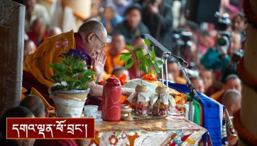 འཁྲུངས་རབས་གསུང་ཆོས་དང་། སྤྱན་རས་གཟིགས་ཀྱི་བཀའ་དབང་།