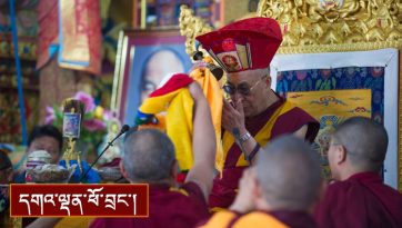 མཚོ་པདྨར་གུ་རུའི་སྣང་བརྙན་མཐོང་གྲོལ་ཆེན་མོར་རབ་གནས་དང་བཀའ་སློབ།