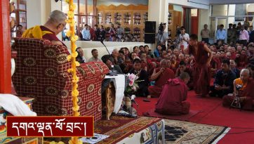 དབུ་མའི་ལྟ་གྲུབ་ཀྱི་བགྲོ་གླེང་ཆེན་མོའི་དབུ་འབྱེད་མཛད་སྒོར་སྩལ་བའི་བཀའ་སློབ།
