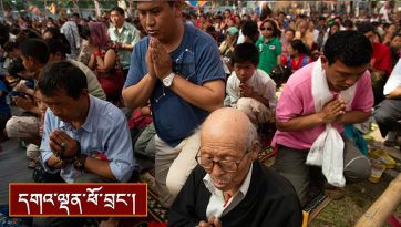 སྟོན་པའི་བཀའ་དྲིན་དྲན་པའི་བསྟོད་ཕྱག་གི་བཤད་པ་ཟུར་བཏོན།