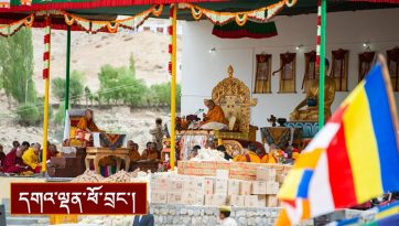 རྟེན་འབྲེལ་བསྟོད་པ་དང་པཎ་གྲུབ་བཅུ་བདུན་གྱི་གསོལ་འདེབས། ཤེས་རབ་སྙིང་པོ་བཅས་ཀྱི་བཤད་ལུང་།