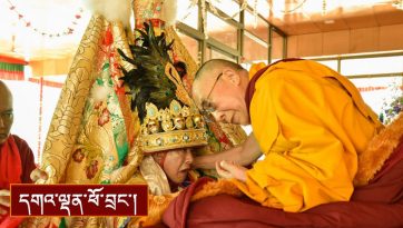 སྒྲོལ་དཀར་ཚེ་དབང་དང་བརྟན་བཞུགས་བསྟར་འབུལ།