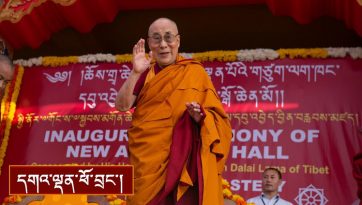 བཀྲ་ཤིས་ལྷུན་པོའི་གཙུག་ལག་ཁང་དབུ་འབྱེད་མཛད་སྒོ།