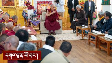 ལ་དྭགས་ཞི་བའི་ཚལ་ཕོ་བྲང་དུ་ཕེབས་སྟོན་མཛད་སྒོར་སྩལ་བའི་བཀའ་སློབ།