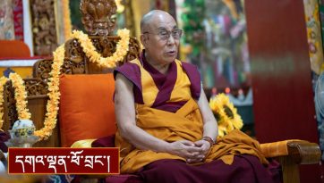 འབྲས་སྤུངས་ཚོགས་ཆེན་དུ་ཕེབས་སྟོན་མཛད་སྒོར་སྩལ་བའི་བཀའ་སློབ།