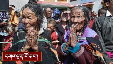 ཟངས་དཀར་ཕོ་བྲང་དུ་ཕེབས་སྟོན་མཛད་སྒོ།