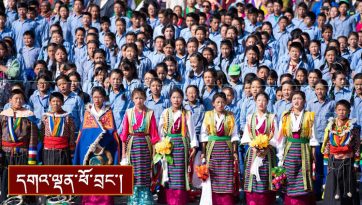 ལ་དྭགས་བོད་ཁྱིམ་ཐང་ཆེན་དུ་བོད་མི་རྣམས་ལ་སྩལ་བའི་བཀའ་སློབ།