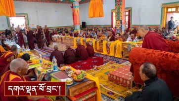 ལ་དྭགས་ཤེལ་སྔ་འགྱུར་ཨཱརྱ་ལོ་ཀེ་ཤྭ་རའི་དགོན་པའི་དབུ་འབྱེད་མཛད་སྒོ།