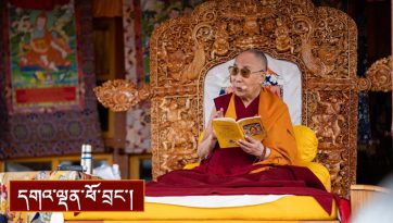 པཎ་གྲུབ་བཅུ་བདུན་གྱི་གསོལ་འདེབས་དང་ལམ་རིམ་བསྡུས་དོན་གྱི་བཀའ་ཁྲིད།