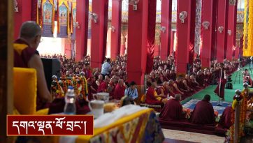 བློ་གསལ་གླིང་གྲྭ་ཚང་དུ་དམ་གཟིགས་དང་བཀའ་སློབ།