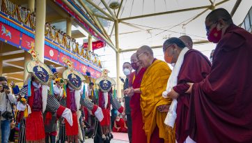 བརྟན་བཞུགས་བསྟར་འབུལ།