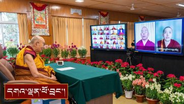 གཞུང་ཆེན་བཀའ་པོད་ལྔ་དང་གསང་སྔགས་རྡོ་རྗེ་ཐེག་པའི་དྲ་ཐོག་བགྲོ་གླེང་། 