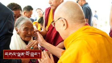 ལ་དྭགས་གླེ་ཞི་བའི་ཚལ་ཕོ་བྲང་དུ་དད་ལྡན་མི་གྲངས་ ༥༠༠ བརྒལ་བར་མཇལ་ཁ་བཀའ་དྲིན་སྩལ་བ།