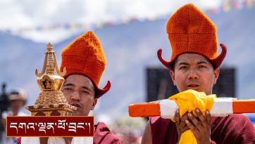 གནས་བརྟན་ཕྱག་མཆོད་ཀྱི་ཆོ་གའི་སྒོ་ནས་གོ་སྟོན་བརྟན་བཞུགས་བསྟར་འབུལ་ཞུས་པ།