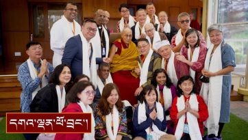 ལྷོ་ཤར་ཨེ་ཤེ་ཡའི་རྒྱལ་ཁབ་ཁག་ནས་གོ་སྟོན་བརྟན་བཞུགས་ལ་ཕེབས་པ་རྣམས་ལ་མཇལ་ཁ་སྩལ་བ།