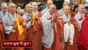 ལྷོ་ཀོ་རི་ཡ་ནས་ཕེབས་པའི་དད་ལྡན་བརྒྱ་དང་སུམ་ཅུ་སྐོར་ལ་མཇལ་ཁ་སྩལ་བ།