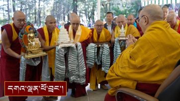 སོག་པོའི་ལྷ་རམས་པ་ལྔ་དང་དགེ་བཤེས་གཞན་འགའ་ལ་མཇལ་ཁ་སྩལ་བ།