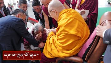 ཕྱོགས་འགྲུལ་བ་ཉིས་བརྒྱ་དྲུག་ཅུ་ཙམ་ལ་མཇལ་ཁ་སྩལ་བ།