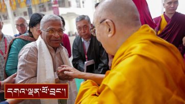 རཱཇྱ་ས་བྷཱའི་ཚོགས་གཙོ་གཞོན་པ་སོགས་དད་ལྡན་ ༣༥༠ ཙམ་ལ་མཇལ་ཁ་སྩལ་བ།
