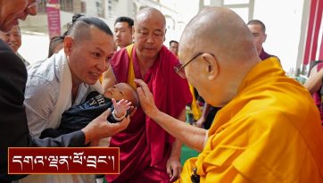 ཏཱ་ལའི་བླ་མ་མཐོ་སློབ་ཀྱི་དགེ་སློབ་དང་བྱང་རྩེའི་སློབ་དགེ་སོགས་ལ་མཇལ་ཁ།