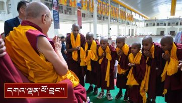 མོན་གྷོ་འདོད་རྒུ་གླིང་གི་དྭང་བླངས་སྐུ་སྲུང་བ་སོགས་ལ་མཇལ་ཁ།