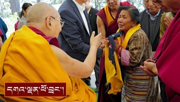 བོད་རིགས་སོགས་དད་ལྡན་ཕྱོགས་འགྲུལ་བ་བཞི་བརྒྱ་ལྷག་ལ་མཇལ་ཁ་སྩལ་བ།