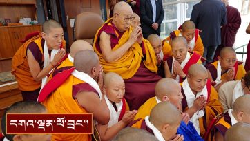 བཙུན་དགོན་ཤུག་གསེབ་ཨོ་རྒྱན་རྫོང་གི་སྐབས་དང་པོའི་མཁན་མོ་སོགས་ལ་མཇལ་ཁ་སྩལ་བ།
