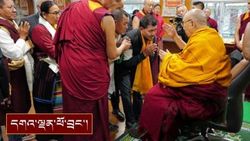 བོད་རིགས་དང་ཕྱི་རྒྱལ་བ་སོགས་དད་ལྡན་མཇལ་བཅར་བ་ ༣༢༠ སྐོར་ལ་མཇལ་ཁ་སྩལ་བ།