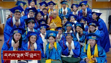 འགྲོ་ཕན་བོད་ཀྱི་སྨན་རྩིས་ཁང་གི་སློབ་ཐོན་པ་རྣམས་དང་དད་ལྡན་ ༣༦༠ སྐོར་ལ་མཇལ་ཁ་སྩལ་བ།