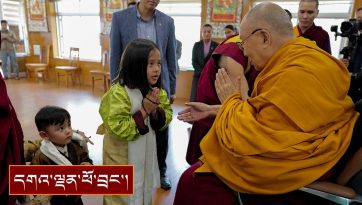བོད་རིགས་དང་ཕྱི་རྒྱལ་ཡུལ་གྲུ་འདྲ་མིན་གྱི་མཇལ་བཅར་བ་ ༣༢༠ སྐོར་ལ་མཇལ་ཁ་སྩལ་བ།