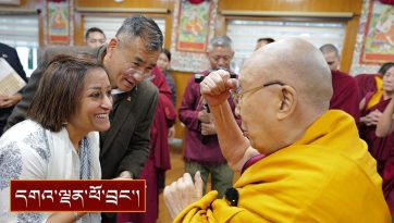 བོད་རིགས་དང་ཕྱི་རྒྱལ་ཡུལ་གྲུ་འདྲ་མིན་གྱི་དད་ལྡན་མཇལ་བཅར་བ་ ༣༠༠ ལྷག་ལ་མཇལ་ཁ་སྩལ་བ།