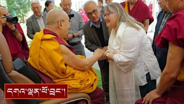 བལ་ཡུལ་སོགས་ཡུལ་ལུང་འདྲ་མིན་གྱི་དད་ལྡན་མཇལ་བཅར་བ་ ༣༠༠ ལྷག་ལ་མཇལ་ཁ་སྩལ་བ།