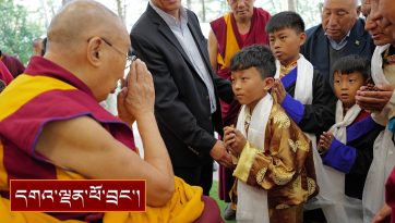 བོད་རིགས་གཙོ་བོར་གྱུར་པའི་ཡུལ་ལུང་འདྲ་མིན་གྱི་དད་མཇལ་བ་ ༣༣༠ ལྷག་ལ་མཇལ་ཁ་སྩལ་བ།