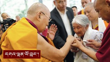 གློ་སྒྲིག་བརྟན་བཞུགས་གོ་སྒྲིག་ཚོགས་ཆུང་གི་ཚོགས་མི་སོགས་ལ་མཇལ་ཁ་སྩལ་བ།