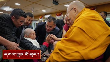 སྦིར་དང་ཅོན་ཏ་རའི་བགྲེས་སོང་སོགས་ལ་མཇལ་ཁ་སྩལ་བ།