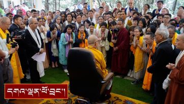 ཨེ་མོ་རི་དང་བོད་ཀྱི་ཚན་རིག་ལས་རིམ་གྱི་བགྲོ་གླེང་བ་སོགས་ ༤༠༠ ལྷག་ལ་མཇལ་ཁ།