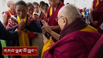 ལ་དྭགས་བྱང་ཐང་གི་འབྲོག་པ་དང་། ལམ་སྒྲོན་སློབ་གྲྭའི་སློབ་ཕྲུག་སོགས་ལ་མཇལ་ཁ།
