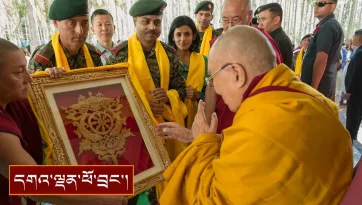 བསོད་ནམས་གླིང་བརྒྱ་ཤོག་༡༣པའི་གཞིས་མི་དང་། ཆོས་སྐུལ་ཚོགས་པའི་ཚོགས་མི། བོད་རིགས་སོགས་ལ་མཇལ་ཁ།