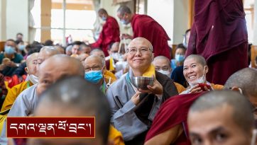 འཇུག་པ་རང་འགྲེལ་གྱི་བཀའ་ཆོས་དང་ནང་ཆོས་ངོ་སྤྲོད།