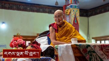 ལ་དྭགས་གླེ་ཇོ་བོའི་གཙུག་ལག་ཁང་དུ་གནས་གཟིགས་དང་བཀའ་སློབ།