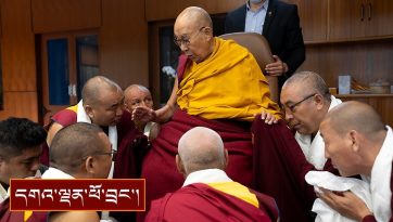 ལྷ་ལྡན་ཆོ་འཕྲུལ་སྨོན་ལམ་ཆེན་མོའི་དགེ་རྩ་ཚོགས་པའི་ལས་བྱེད་རྣམས་ལ་མཇལ་ཁ་དང་བཀའ་སློབ།
