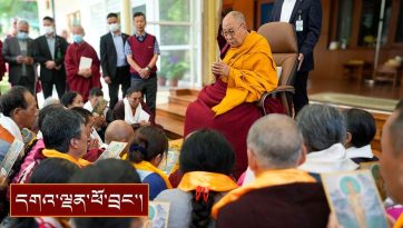 བལ་ཡུལ་ཙུམ་དང་ནུབ་རི་ཕྱོགས་ཀྱི་གནས་བསྐོར་བ་འགའ་ལ་མ་ཎི་ཡིག་དྲུག་གི་བཟླས་ལུང་སྩལ་བ།