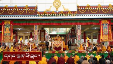 བཀྲ་ཤིས་ལྷུན་པོར་སྒྲོལ་དཀར་གྱི་ཚེ་དབང་སྩལ་བ།