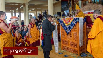 ཆོ་འཕྲུལ་དུས་ཆེན་ཉིན་སྐྱེས་རབས་དང་། སེམས་བསྐྱེད་ཀྱི་ཆོས་འབྲེལ་བཀའ་དྲིན་སྩལ་བ།