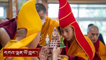 བརྟན་བཞུགས་དང་། འཁྲུལ་ཞིག་རིན་པོ་ཆེའི་ཡང་སྲིད་ཀྱི་ཁྲི་སྟོན་མཛད་སྒོ་སྟབས་བདེ་ཞིག་ཚོགས་པ།