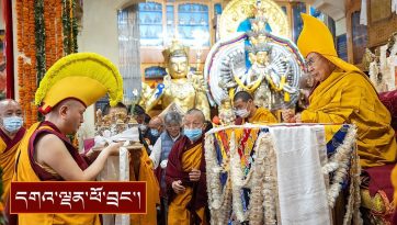 ཚེ་དཔག་མེད་དྭངས་མ་བཅུད་འདྲེན་གྱི་ཆོ་གའི་སྒོ་ནས་བརྟན་བཞུགས་བསྟར་འབུལ།